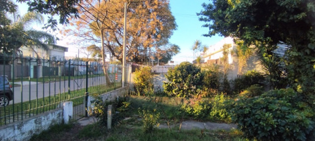 Venta De 2 Casas En El Mismo Terreno En Belvedere 6 Dormitorios 2 Baños !