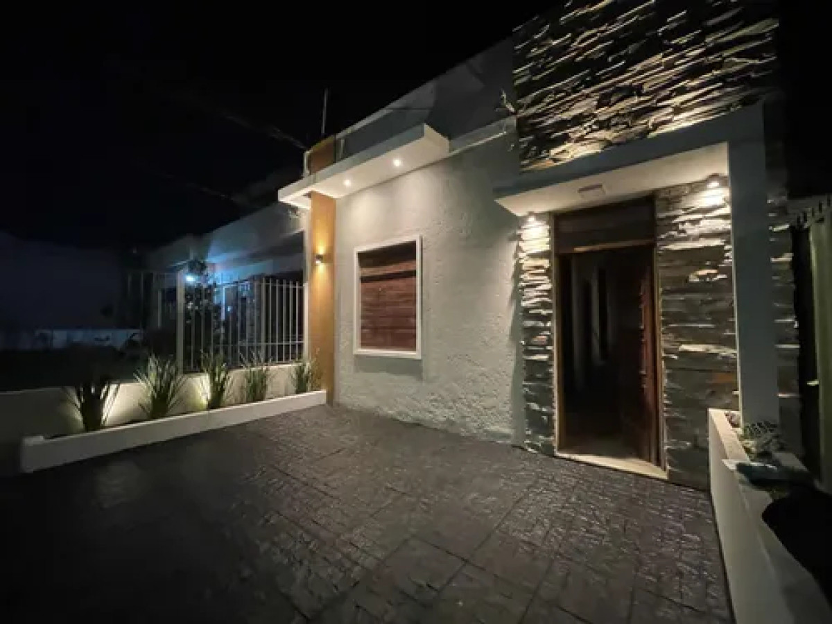 Hermosa Casa De 3 Dorm Con Cochera, Terraza y Parrillero