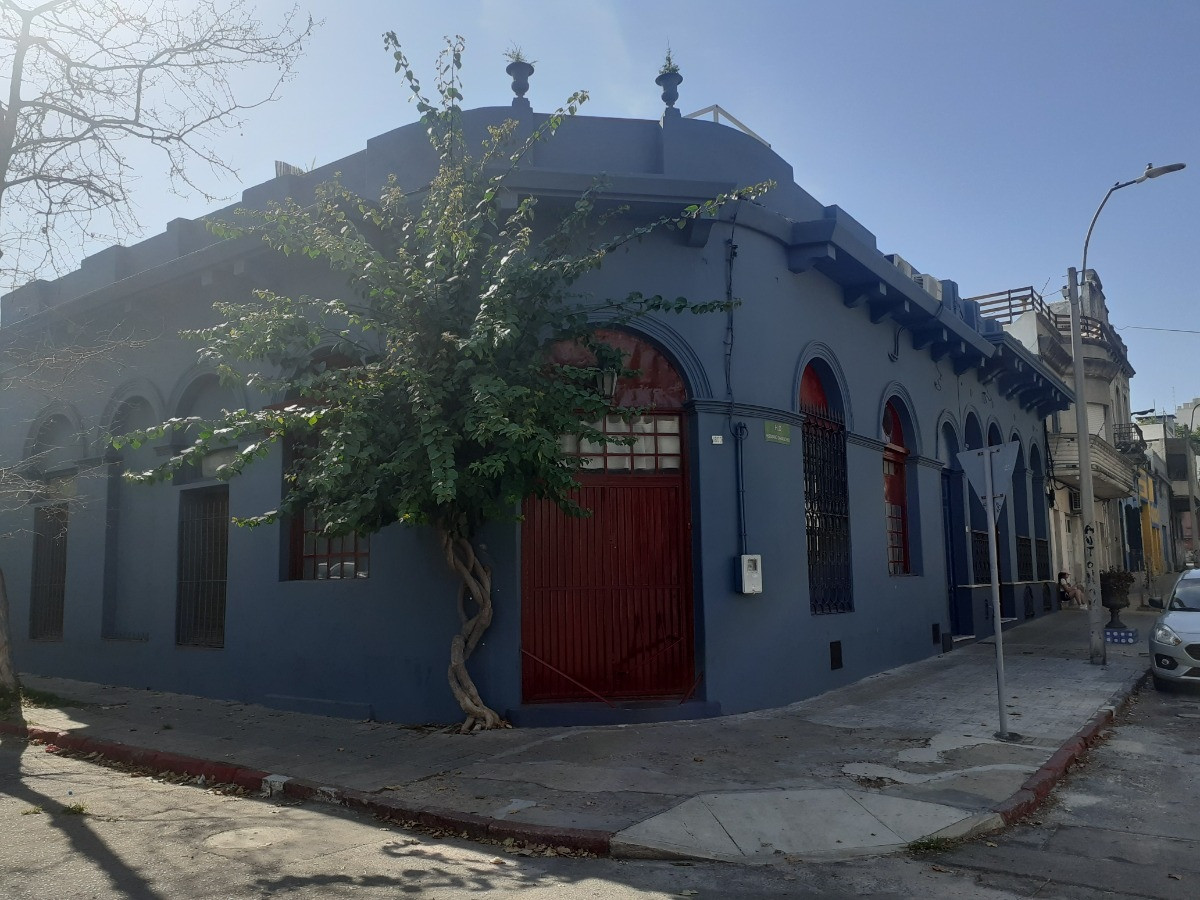 Venta Casa Esquina De Época Céntrica Montevideo 1 Dormitorio