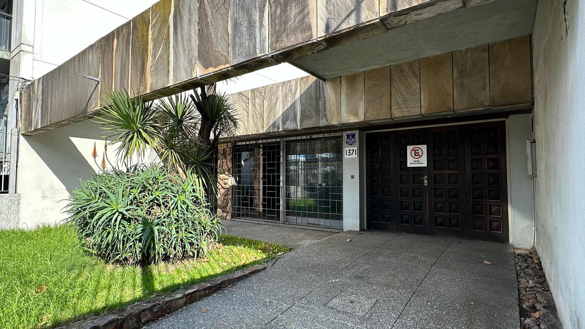 Excelente oportunidad Hermosa Casa sobre Av Luis Alberto De Herrera.