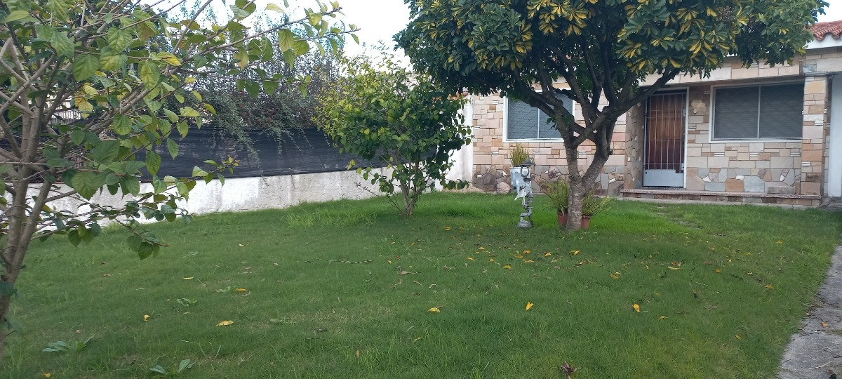 Venta Casa 2 Dormitorios Cochera 2 Autos Patio Peñarol Jardín