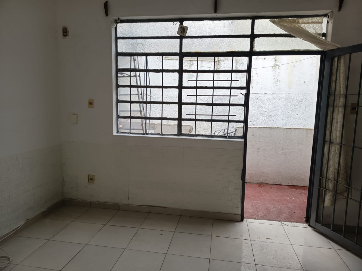Alquiler Casa De 1 Dormitorio Luminosa Sin Gastos Comunes En Brazo Oriental
