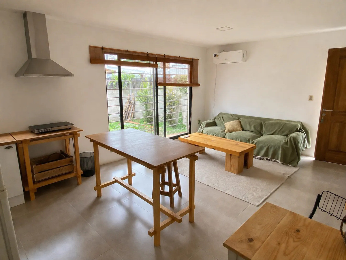 Alquiler Casa 1 Dormitorio Amoblada Con Patio En Atahualpa