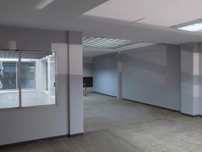 Hermoso Local Comercial En Ciudad Vieja Muy Amplio
