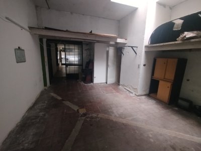 Alquiler De Local Comercial O Depósito A Cuadra Y Media De 18 de Julio En Centro