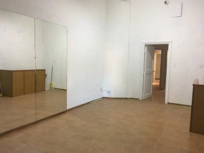 Alquiler Local Comercial Excelente Ubicación Aquiles Lanza Y Durazno Sin Gastos Comunes En Centro