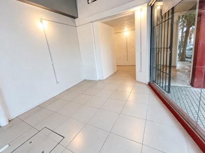Alquiler Excelente Local Comercial 30 M2 Sin Gastos Comunes En Pocitos