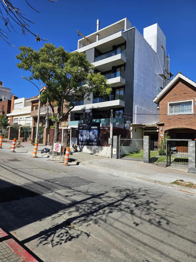 Alquiler  Apartamento A Estrenar, 1 Dormitorio, Con Balcón y Parrillero Propio, Buceo!!