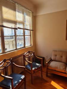 VENTA OFICINA EN CIUDAD VIEJA MUY ILUMINADA!