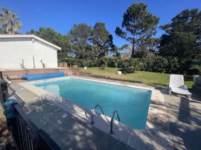 Alquiler de Casa en alquiler en country Punta del Este con 4 Dormitorios 3 Baños C721B