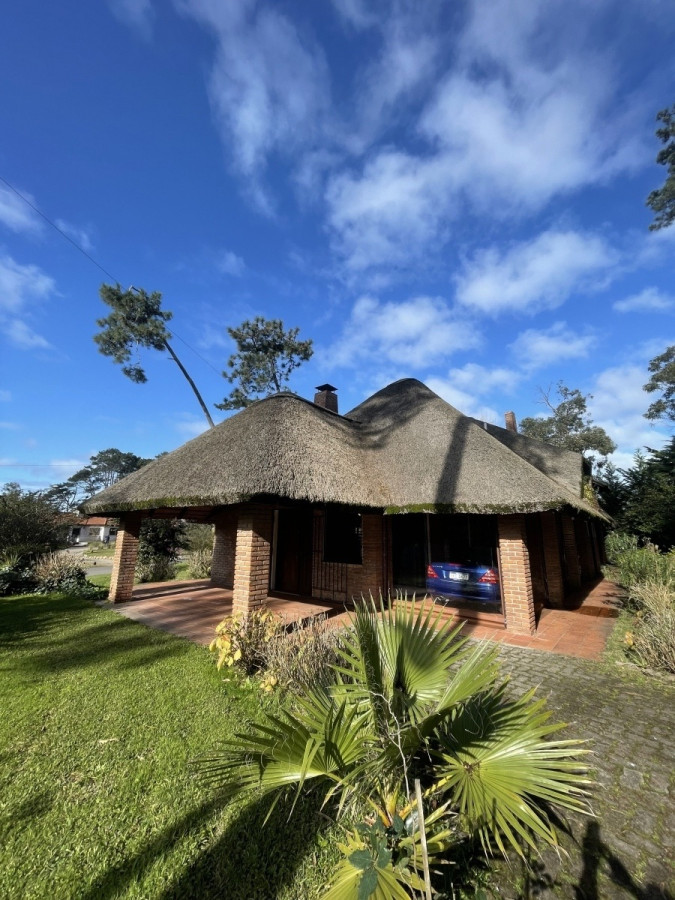 Imagen de Casa en Paso de la Cadena, Punta del Este. 3 dormitorios, terreno de 1401 m²