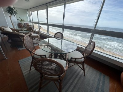 Apartamento en venta , 3 dormitorios , primera linea de la Bava 