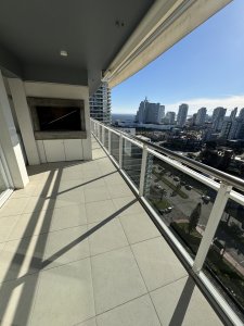Apartamento en venta de 2 dormitorios con parillero  en Punta del Este 