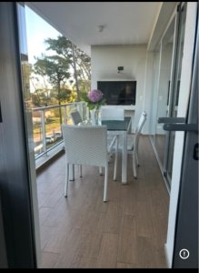 Apartamento de 4 dormitorios en venta en Playa Mansa 