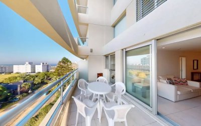 Apartamento en venta de dos dormitorios y medio , Punta del Este 