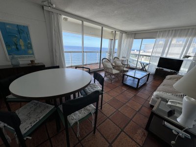Apartamento de 2 dormitorios en venta en Punta del Este 