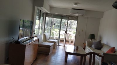 Apartamento de dos dormitorios en venta en Punta del Este 