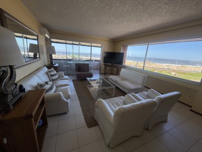 Apartamento en venta en primera linea de playa Brava Punta del Este 