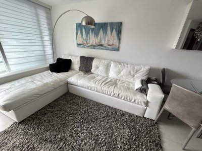 Apartamento de dos dormitorios en venta en zona del Puerto de Punta del Este 
