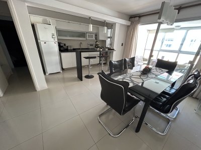 Apartamento de dos dormiorios en venta en Punta del Este 