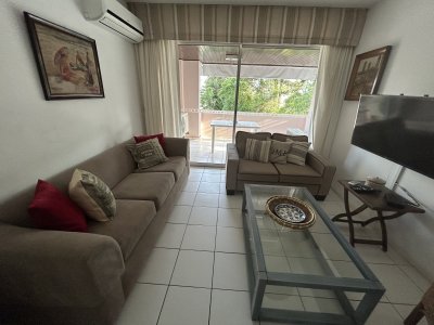 Apartamento de 3 dormitorios en venta en Punta del Este , zona Mansa