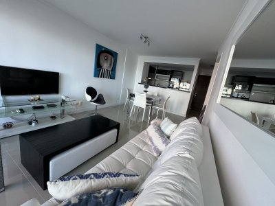 Apartamento de 2 dormitorios en venta en Punta del Este 