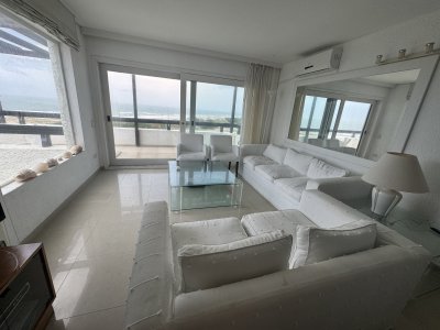 Apartamento en venta de 3 dormitorios en primera linea de la Brava , Punta del Este 