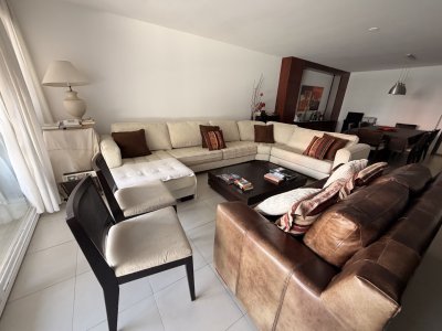 Apartamento de 3 dormitorios en venta en Punta del Este 