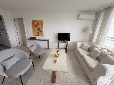 Apartamento de 2 dormitorios en venta en Punta del Este