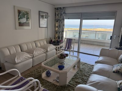 Apartamento de 2 dormitorios en venta en Punta del Este