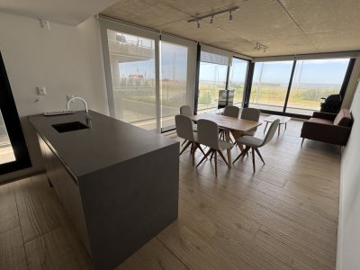 Apartamento de dos dormitorios en primera linea de Playa Mansa 