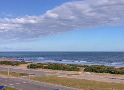 Apartamento de 2 dormitorios en venta en Punta del Este