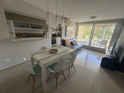 Apartamento en venta de dos dormitorios zona Roosevelt