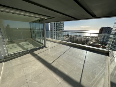 Apartamento de 3 dormitorios y servicio en Punta del este 
