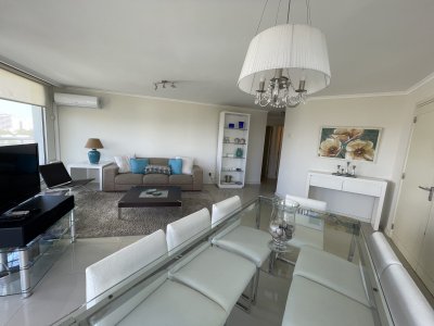 Apartamento de tres dormitorios en Punta del Este 