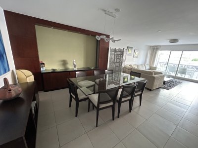 Apartamento de 3 dormitorios en venta Punta del Este