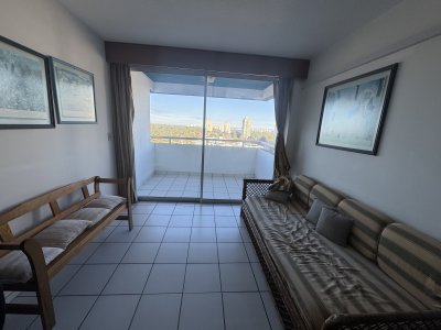 Apartamento de 3 dormitorios en venta en Punta del Este, Roosevelt 