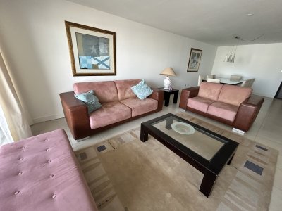 Apartamento de 3 dormitorios en venta en Punta del Este 