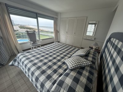 Apartamento de dos dormitorios en primera linea de la Brava