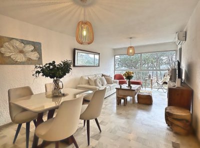 Apartamento de tres dormitorios en venta en Punta del Este