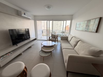 Apartamento de dos dormitorios en venta en Punta del Este