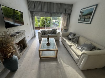 Apartamento de 3 dormitorios en venta en Punta del Este