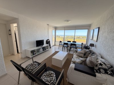 Apartamento de dos dormitorios más dependencia en primera linea de la Brava