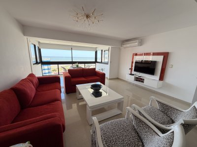Apartamento de 3 dormitorios en venta en primera linea de la Brava