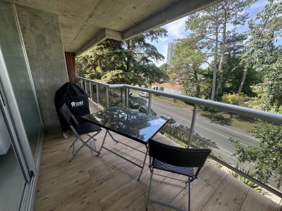 Apartamento de dos dormitorios en venta en zona mansa Punta del Este 
