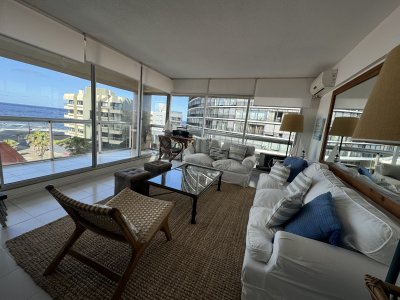 Apartamento en venta de dos domitorios en Punta del Este 