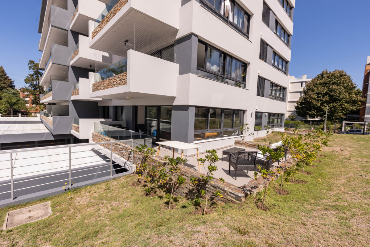 Apto de 2 dorm y 2 baños en Edificio Tiziano