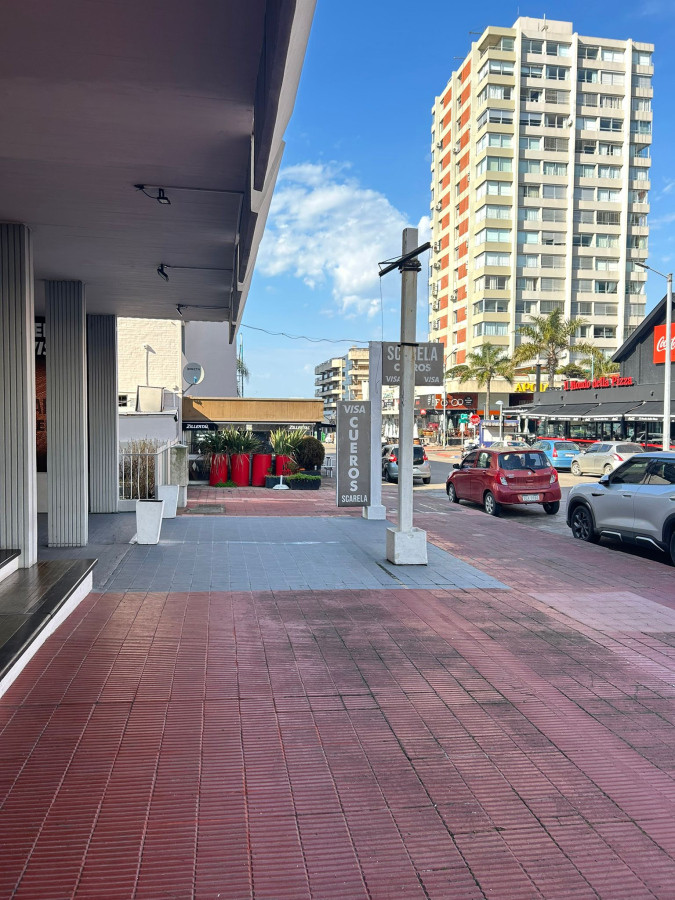Apto de 1 dormitorio en Península. Ideal renta y bajísimos gastos. Excelente localización.