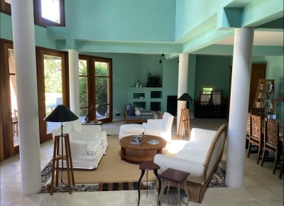 Amplia casa en venta en Rincon del Indio con 3200 mts de terreno. 