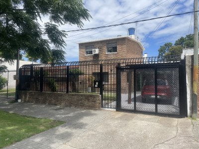 VENTA CASA TRES DORMITORIOS FLOR DE MAROÑAS CON RENTA